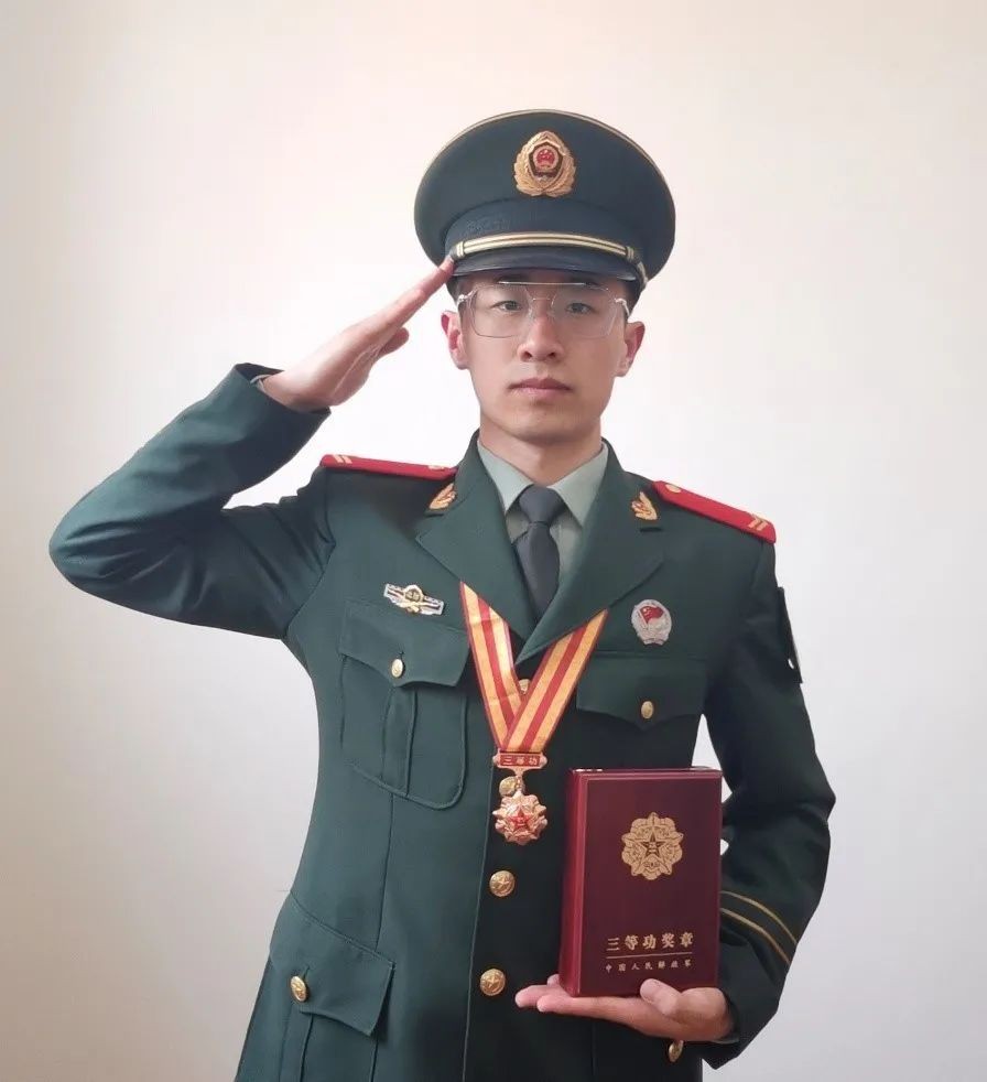 出生军人世家，北京学霸服役武警部队，驻守中缅边境一线，荣立三等功！
