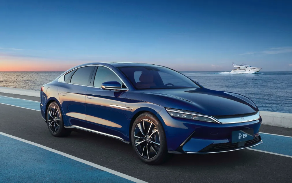 比亚迪海豹为啥火爆？预定车主：它平替奔驰实现了我的梦