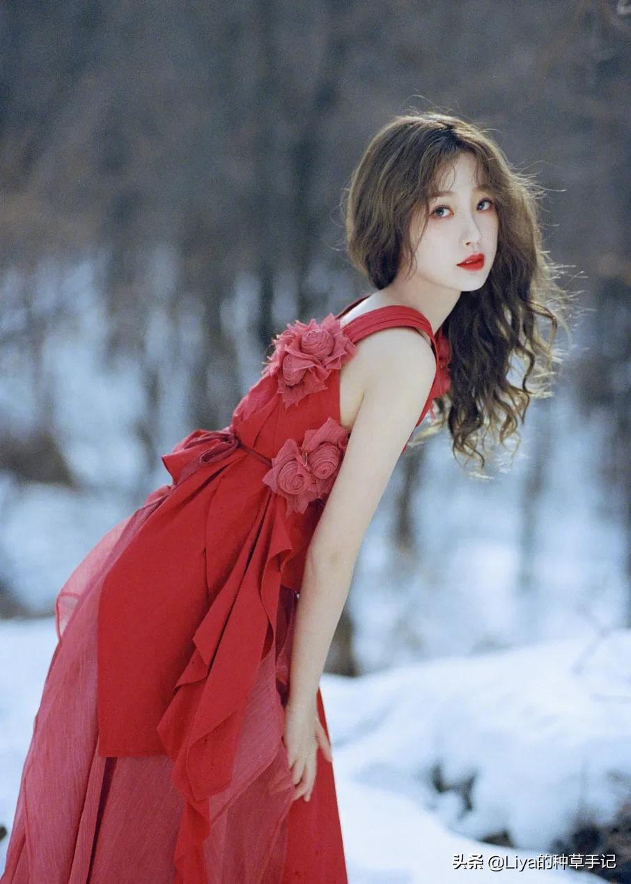 为什么女生每年年底总要烫一次头发?