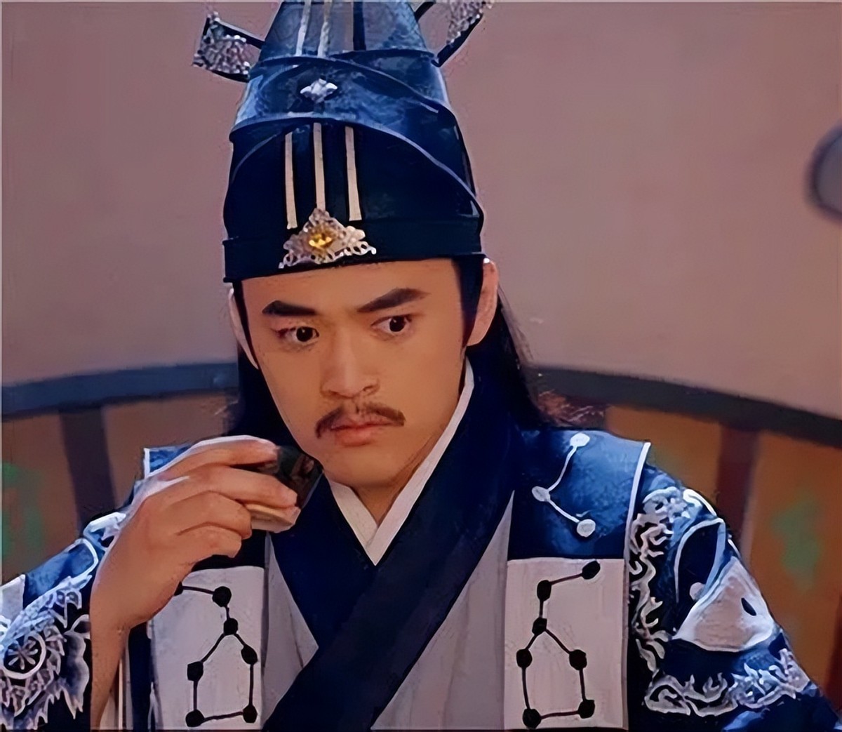 袁天罡给3人看相,预言他们必当大官,3人走后袁天罡直叹可惜