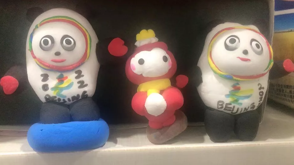 济南一村口惊现巨型冰墩墩！爆火后被村长连夜&ldquo;解救&rdquo;，网友：现在的我你高攀不起