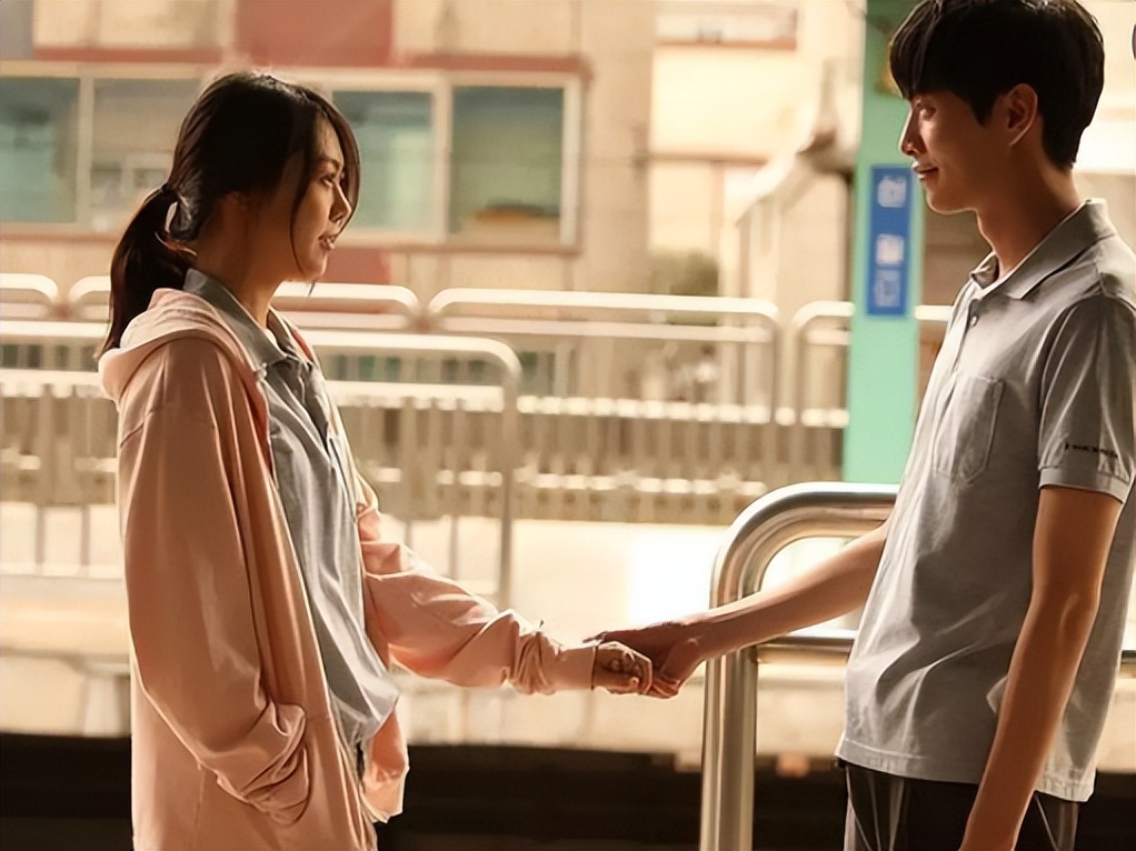 男生家长给孩子忠告，尽量在读大学时找对象，毕业后才懂得原因