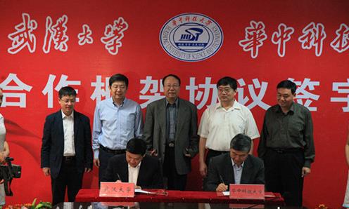 华科大招生宣传火了，高颜值男主角引围观，武大：这不咱家校草吗