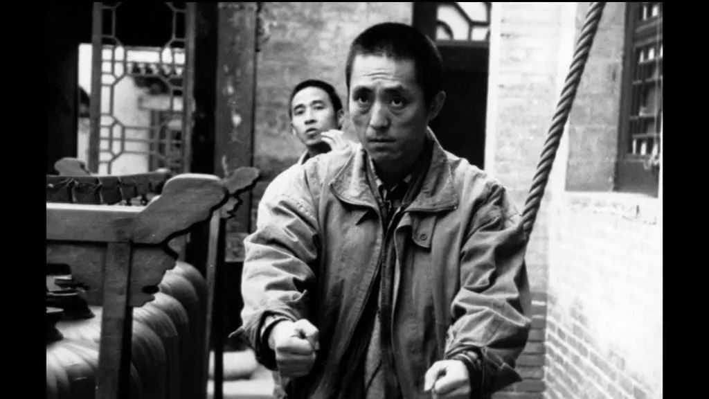 张艺谋的成名之路，网友高呼：他的经历比他拍的电影还精彩