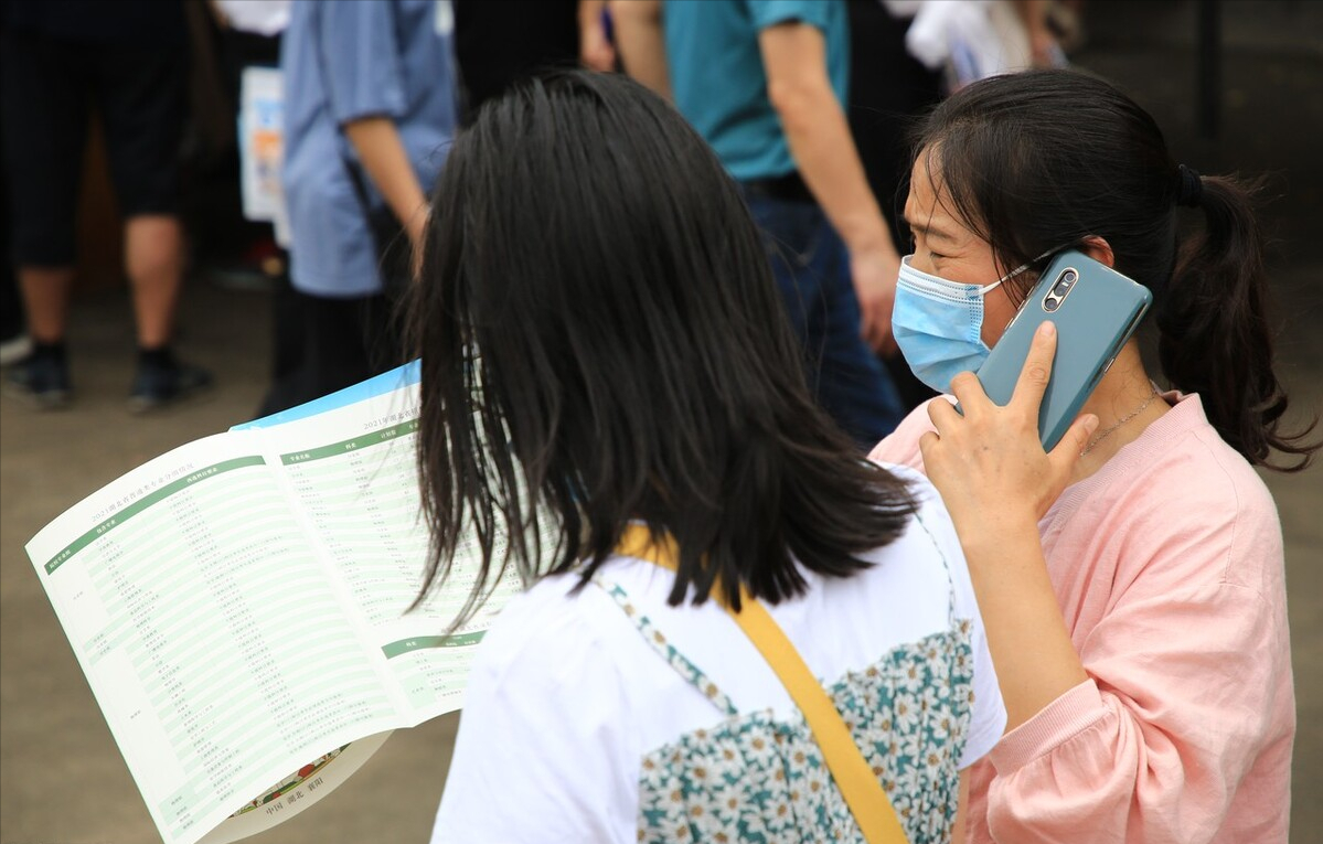 大学选择这3个专业，发展前景好、工资待遇高，毕业生很“抢手”