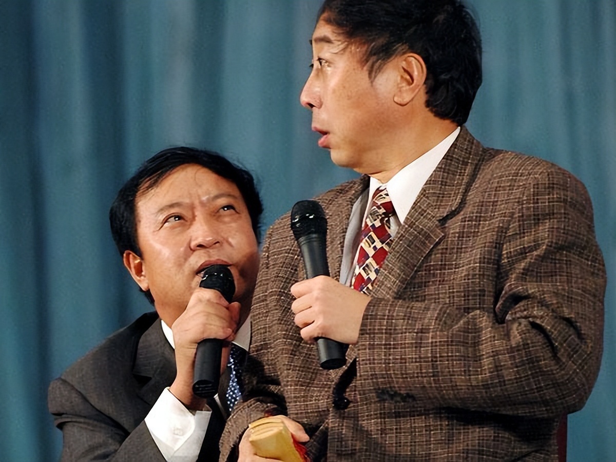 走红后抛下冯巩去当官,72岁的牛群如今怎样了?