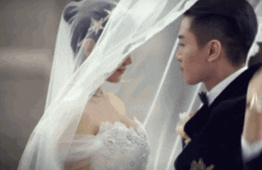 婚后天天被劝分，新年秀恩爱遭质疑，陈晓陈妍希的感情真是塑料？