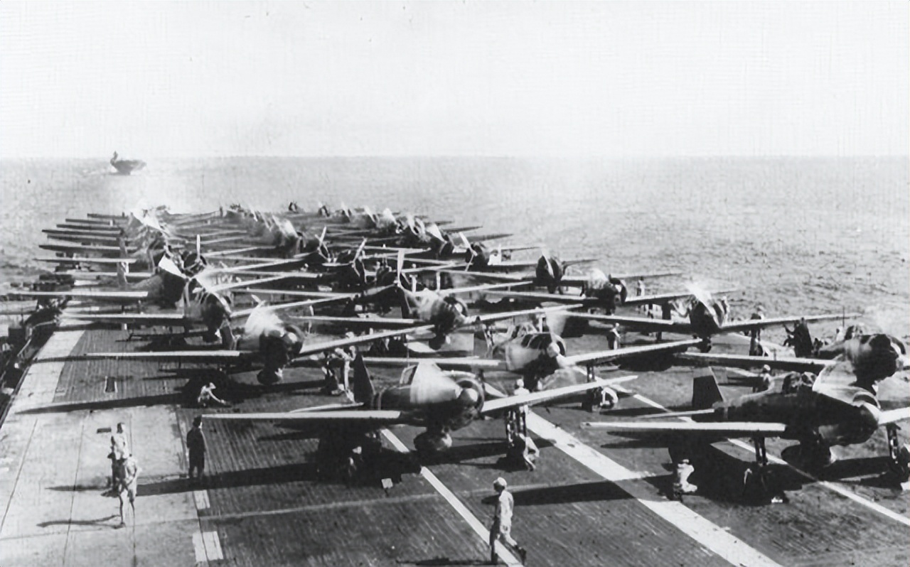 马里亚纳海战：美国出动15艘航母吊打日本，此战后日本彻底熄火