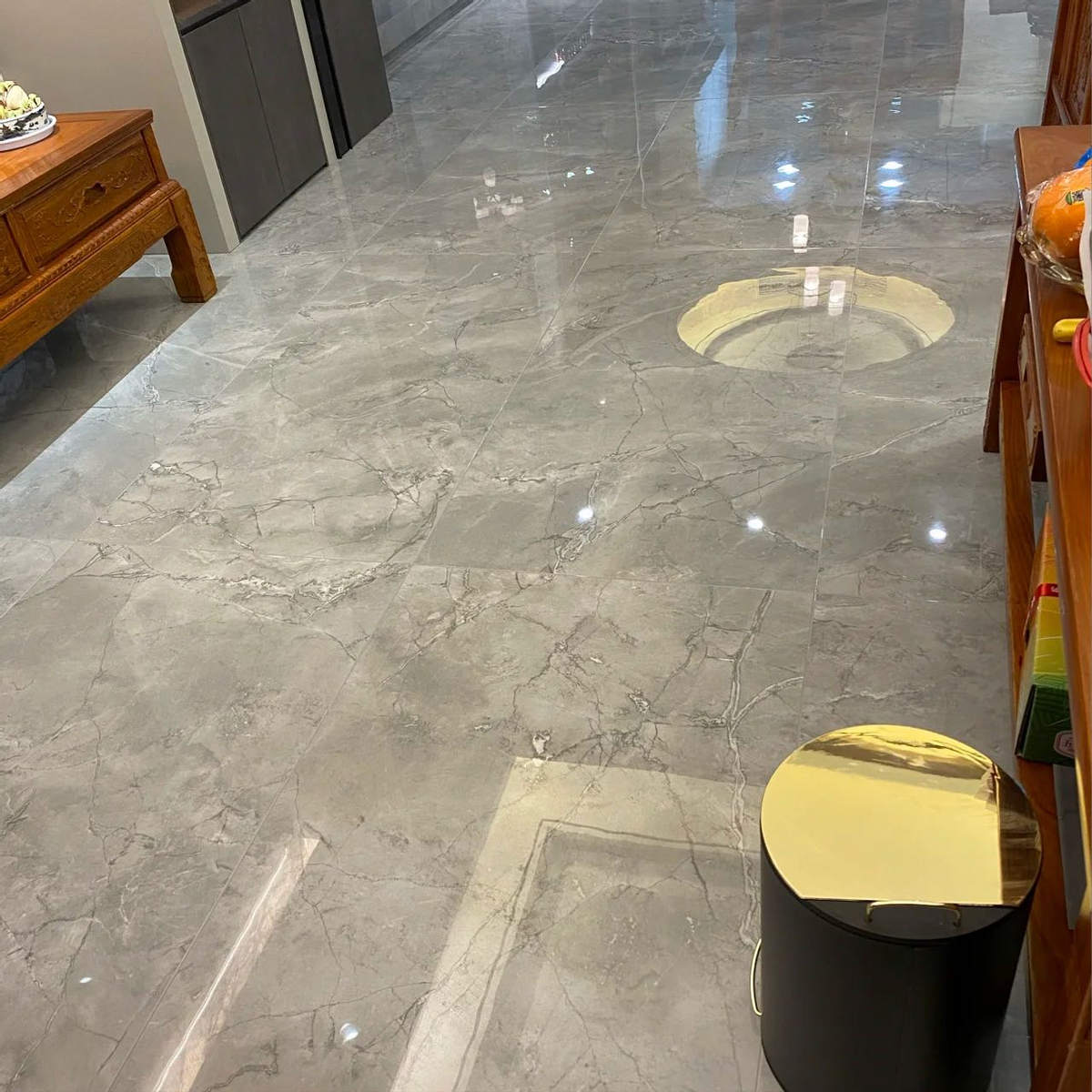 客厅地面铺抛光砖还是抛釉砖好？选对了，大气又好看