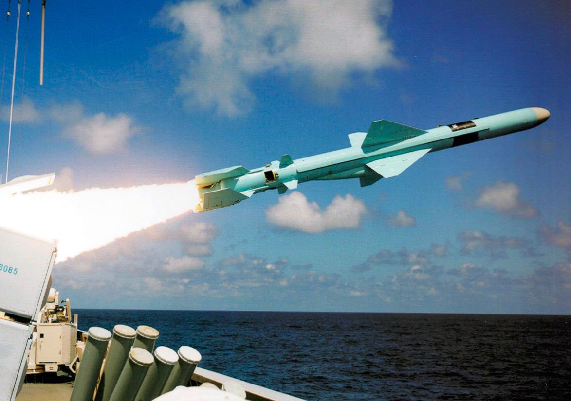 英学者预言太平洋大战：中美海军舰队激烈对射，决定性武器非导弹