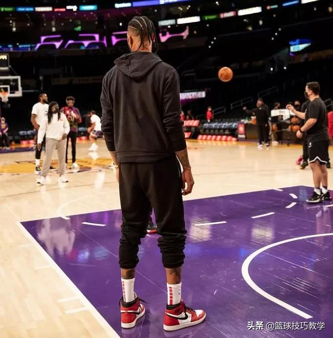 NBA火箭教练真上场打比赛了！不当教练了，直接选择复出打球