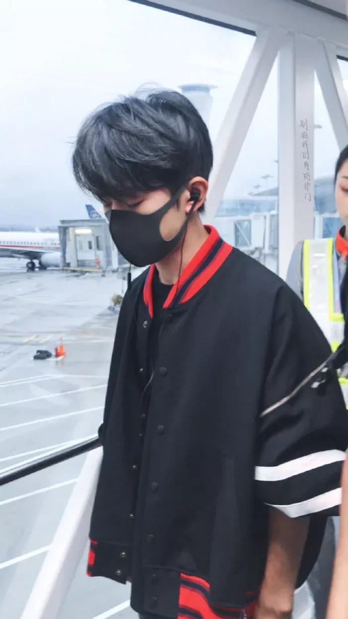 易烊千玺高清壁纸，每一张都好帅