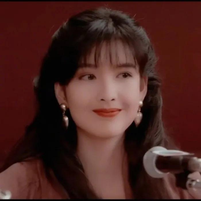 14年后再看“玉女掌门人”周慧敏，屡次被戴绿帽的她才不是恋爱脑