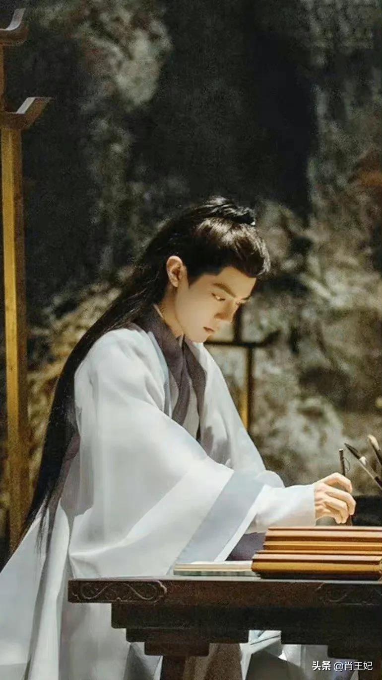 桃桃的一组生图,肖战的眼睛真好看,灵气逼人鲜花与少年绝配