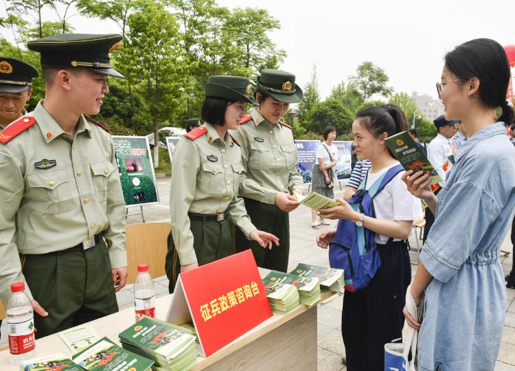 同样是大学生当兵，大一入伍和大四入伍有啥区别？3点差距很现实