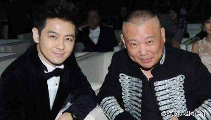 “冻龄男神”都是假的！脸肿僵硬、笑不出来，不服老是真的不行