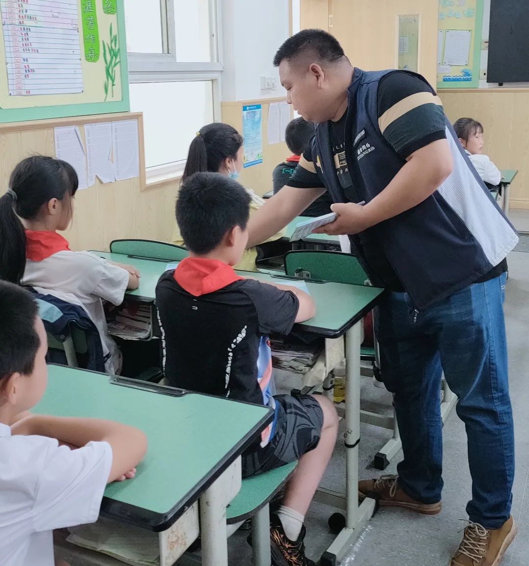 喜迎党的二十大 享无毒健康人生｜记天府新区大林小学禁毒宣传活动