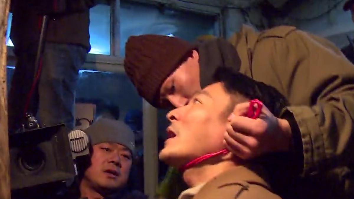 一场明星绑架案，当事人被邀请出演警匪片，刘德华还在片场耍大牌