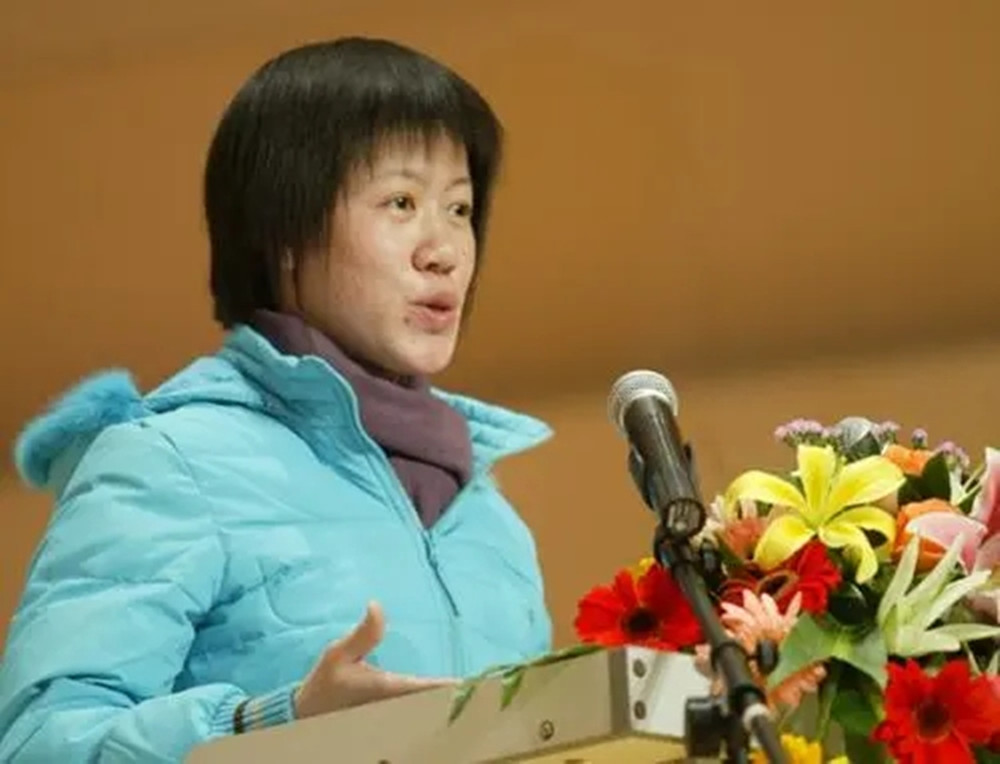 高考763分考上武大，背着瘫痪父亲上学的黄来女，后来怎么样了？