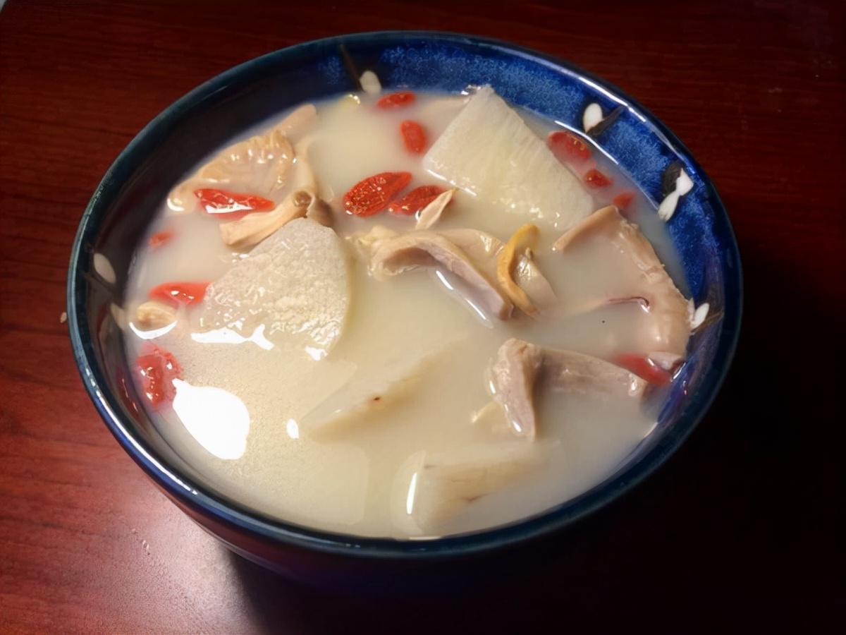 鱿鱼汤怎么做好喝教你做家常美味的鱿鱼汤