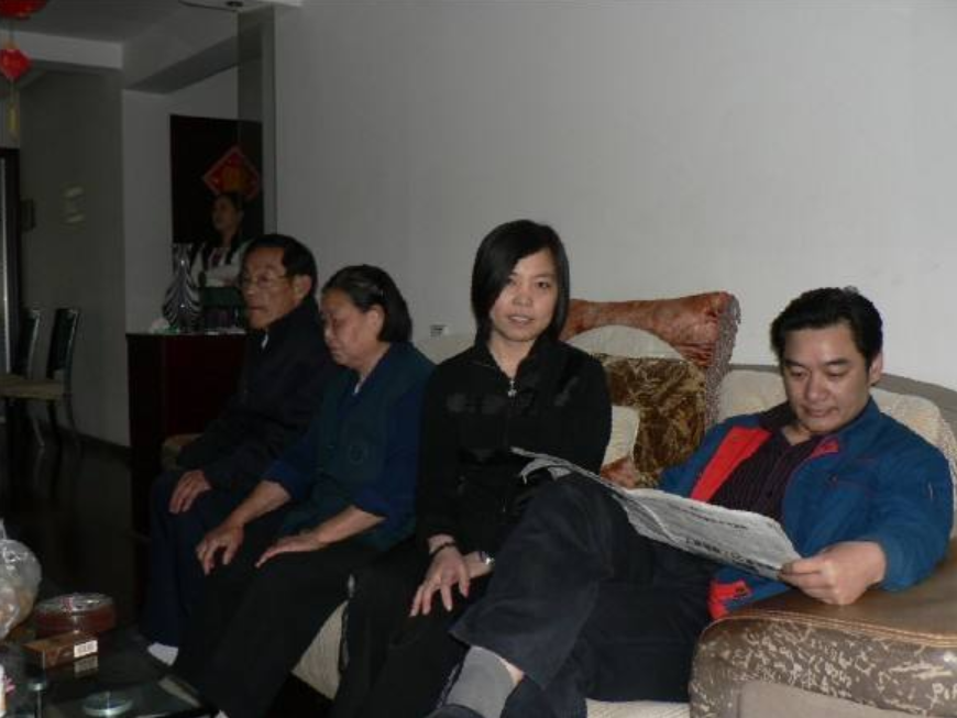 战友牺牲后，他信守诺言去战友家尽孝，9年后娶战友妹妹为妻子