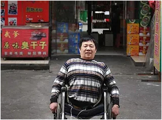 “半截人”彭水林：身体因车祸只剩78厘米，“重生”后回报社会