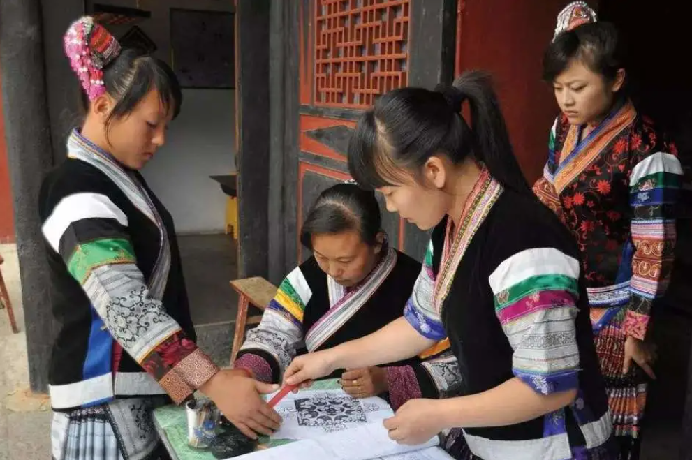 中国有67万“穿青族”人，至今没被纳入56个民族，身份证很特别