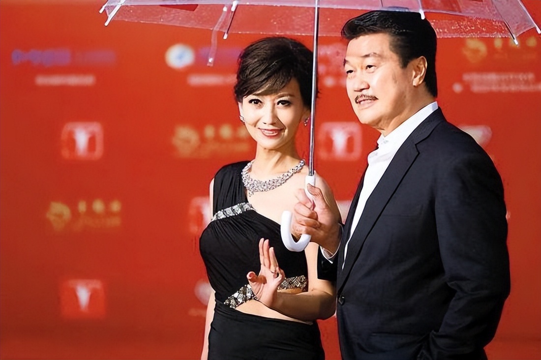 《上海滩》42年过去，演员差距大，男二66像36岁，2位老戏骨离世