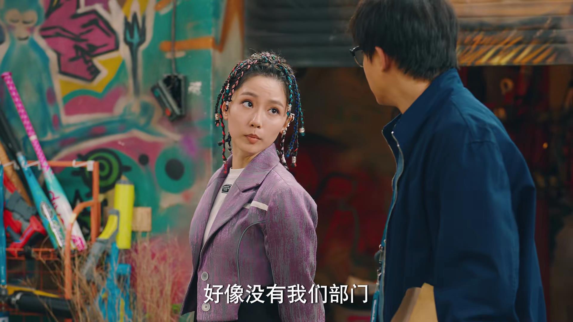 《破事精英》首播质量高，4位配角过分优秀，李佳航也被抢了风头