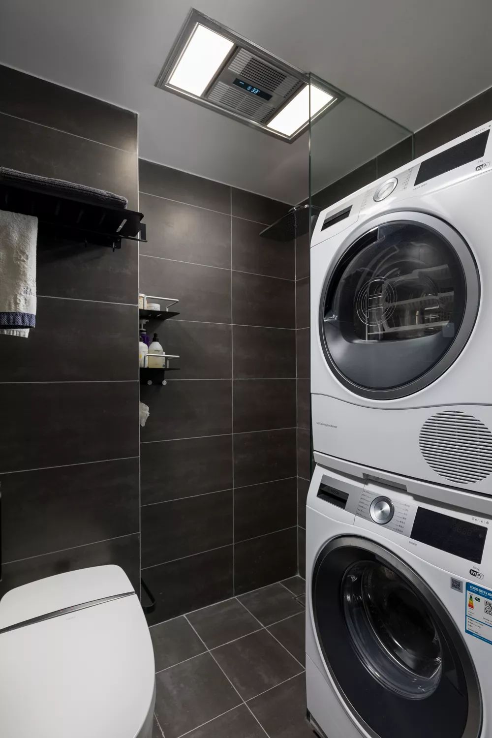 63平简约风小户型二居室，卧室里还挤出了衣帽间