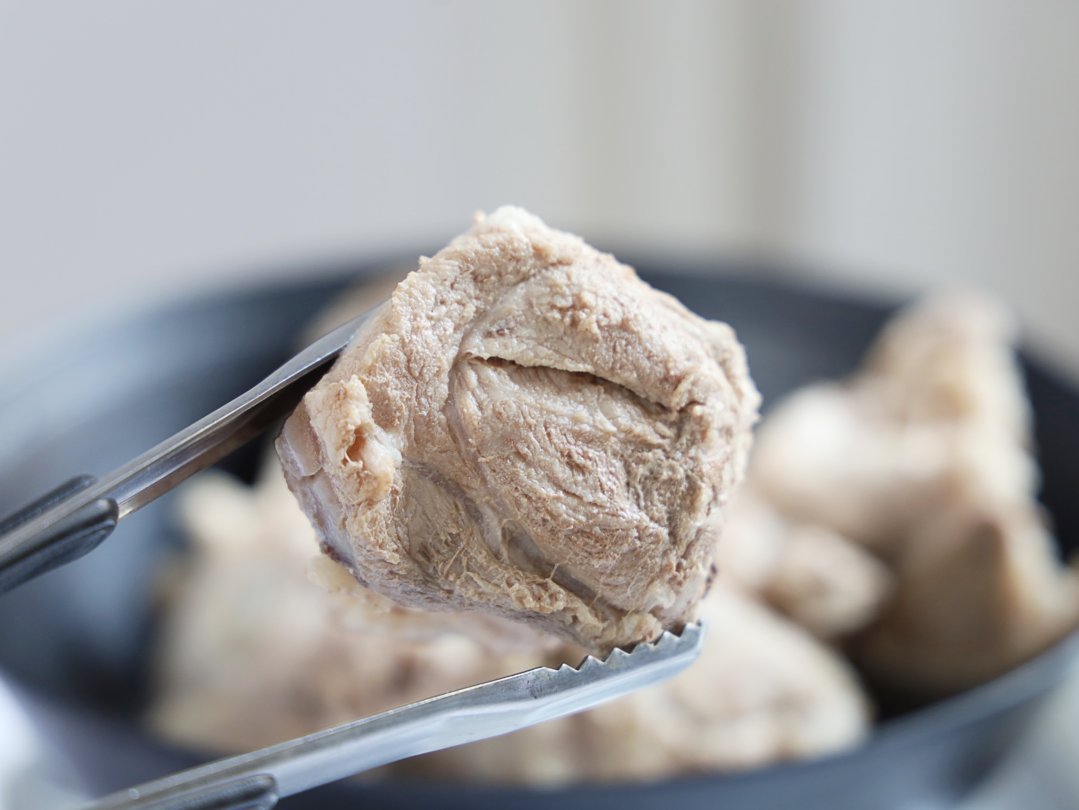 筒骨多少钱一斤酱大骨这么做酱香浓郁