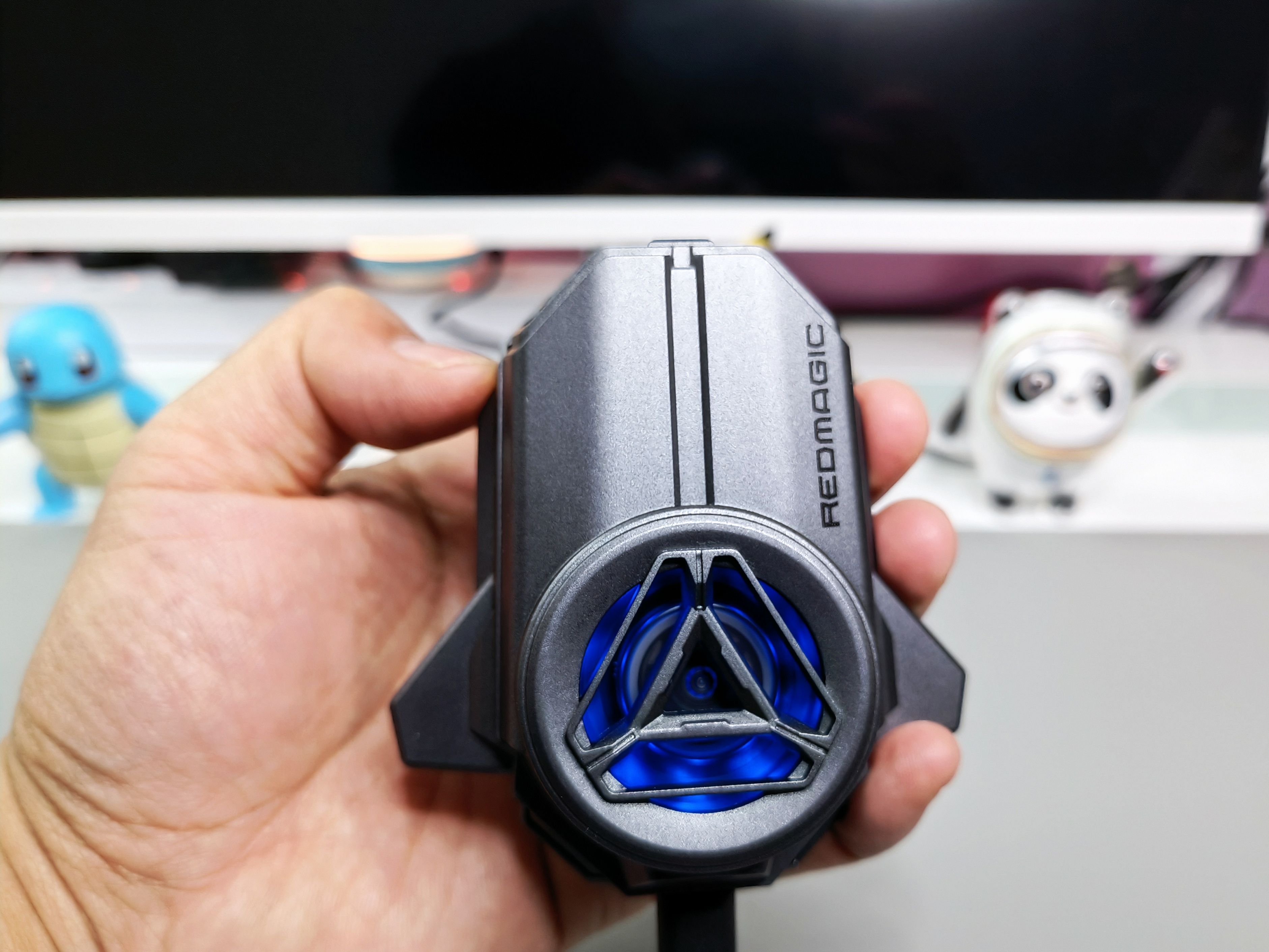 玩手游怕发热，红魔涡轮散热背夹带你飞起