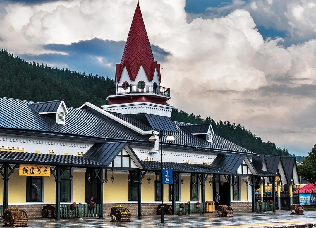 国内超美的十大火车站，有的风景美如画，有的堪比旅游景点