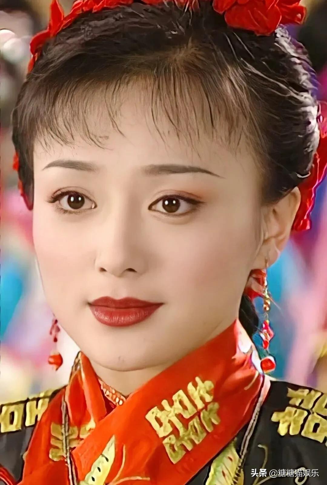 秦岚：气质高贵，明艳动人