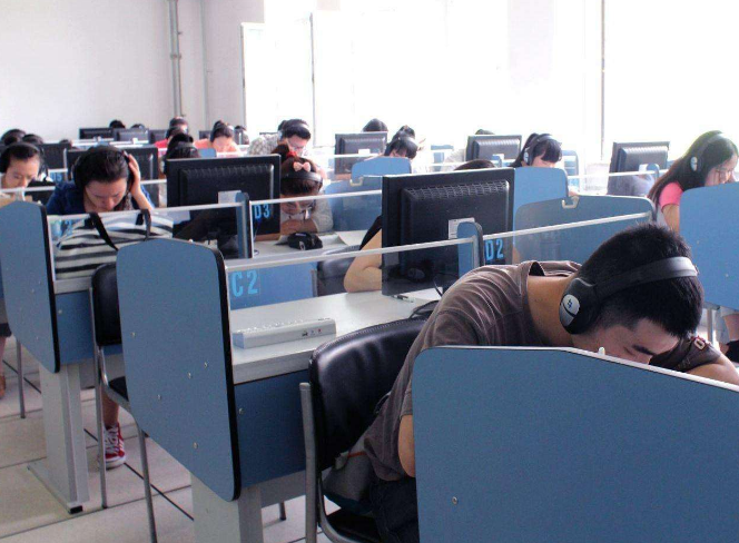 高校不允许大一新生报英语四级？对此还是理解的，毕竟名额有限