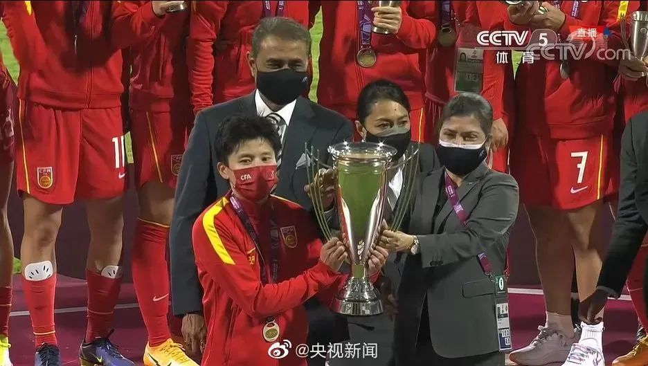 云南长水实验中学足球班学习中国女足精神，向前冲冲冲