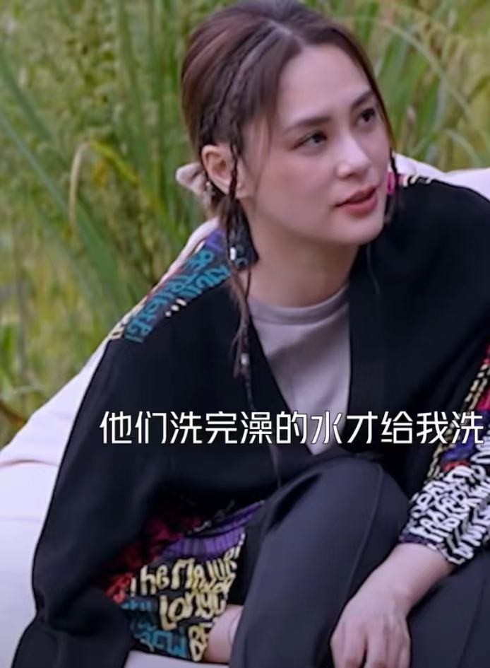 阿娇罕谈悲惨童年，被亲戚家暴留下阴影，洗澡只能用表弟洗过的水