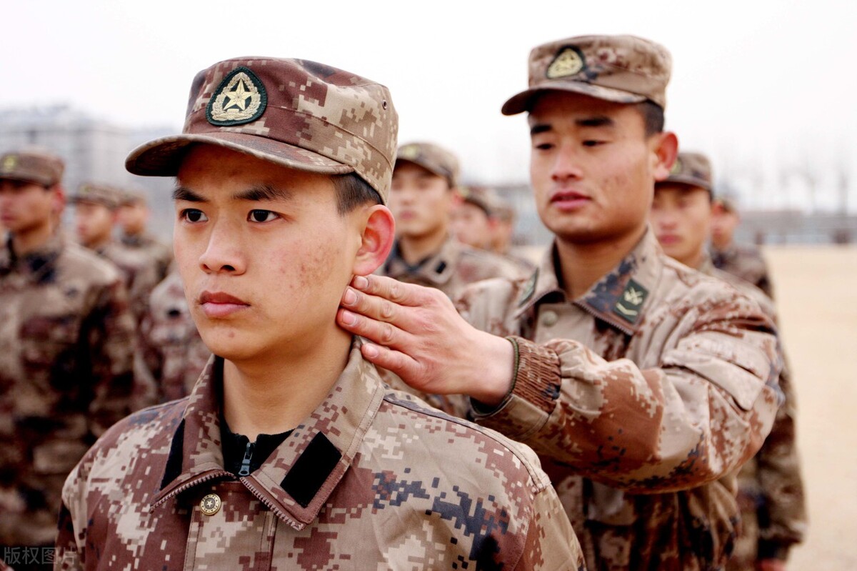 孩子明年高考后，拿到录取通知书去当兵怎么样？要考虑这些因素