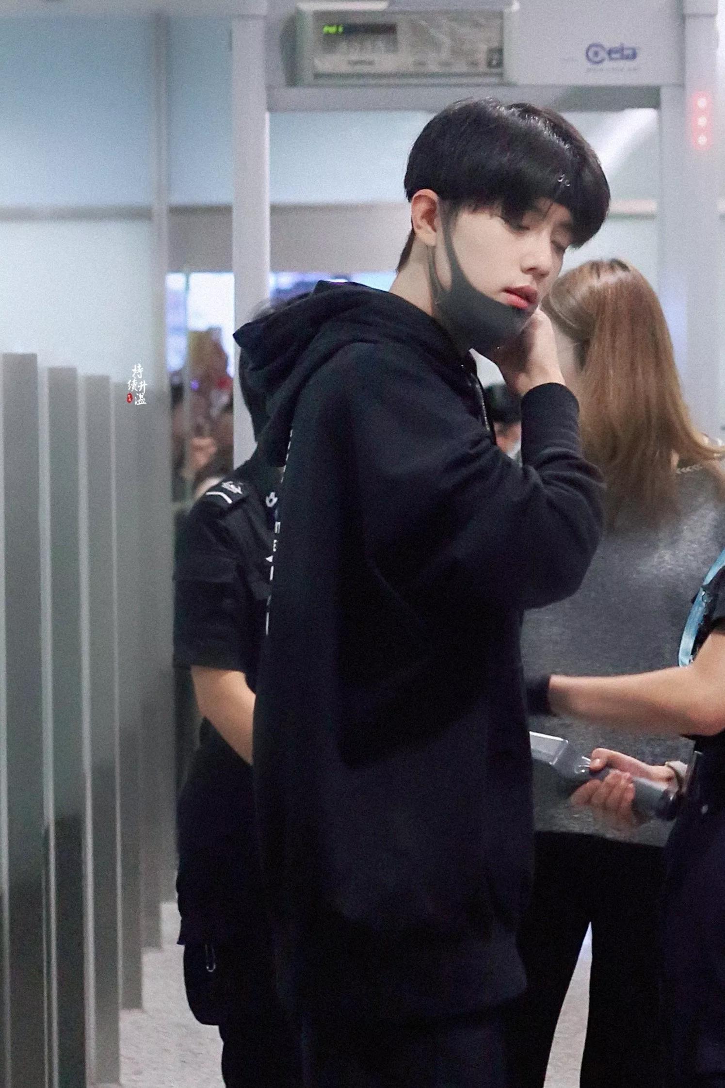 考古肖战:2018年9月—12月机场时间线汇总,今天请叫我收图狂魔