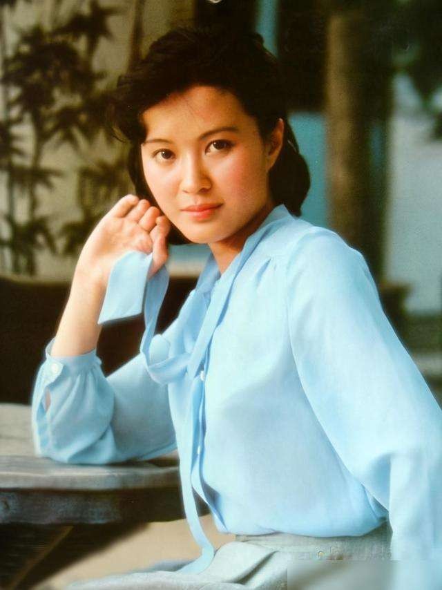 春晚十大美女主持，有的成为冻龄女神，有的结局让人唏嘘