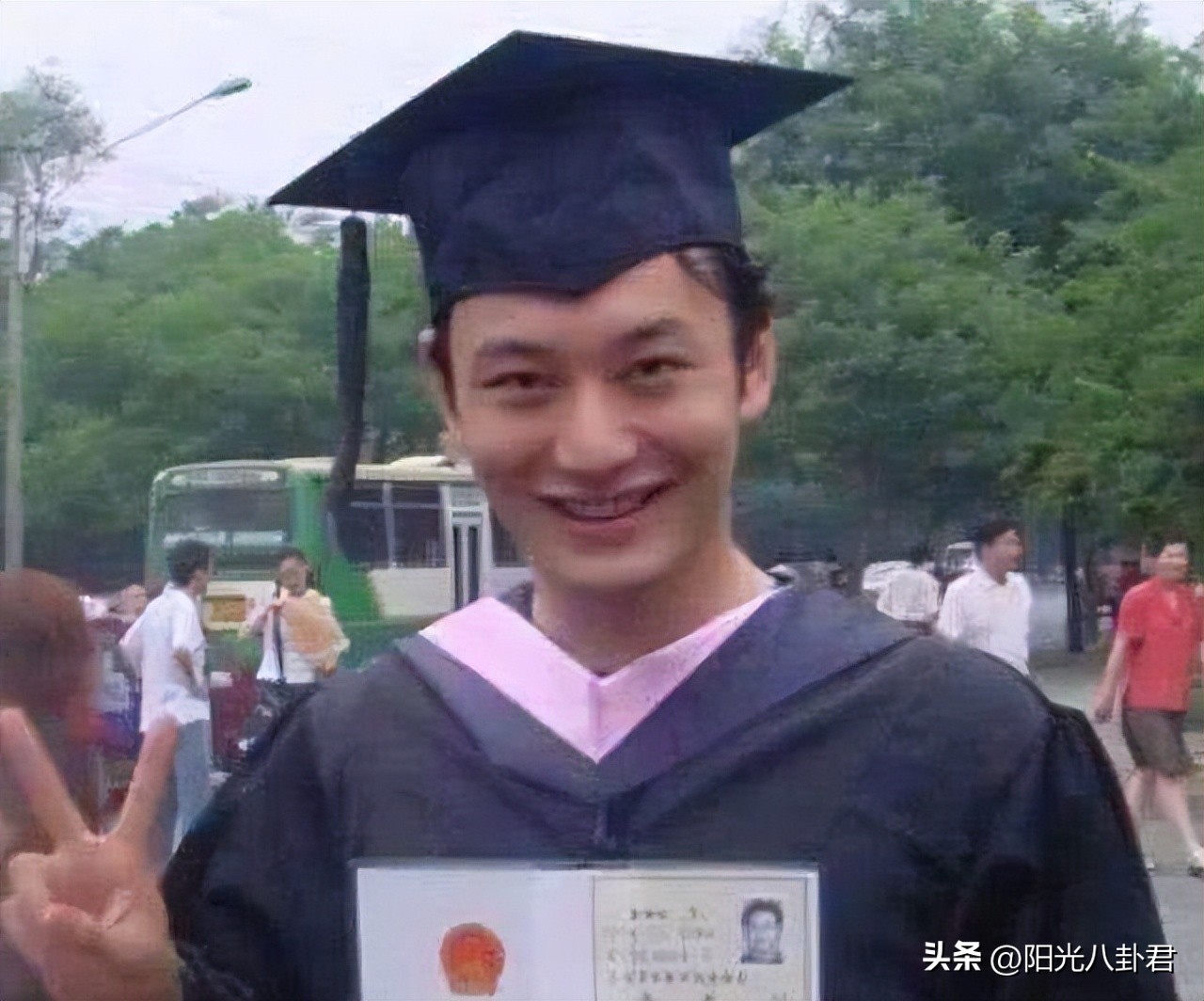 初见时青葱少年，再见时“人间油物”，这6位男星集体把路走窄了