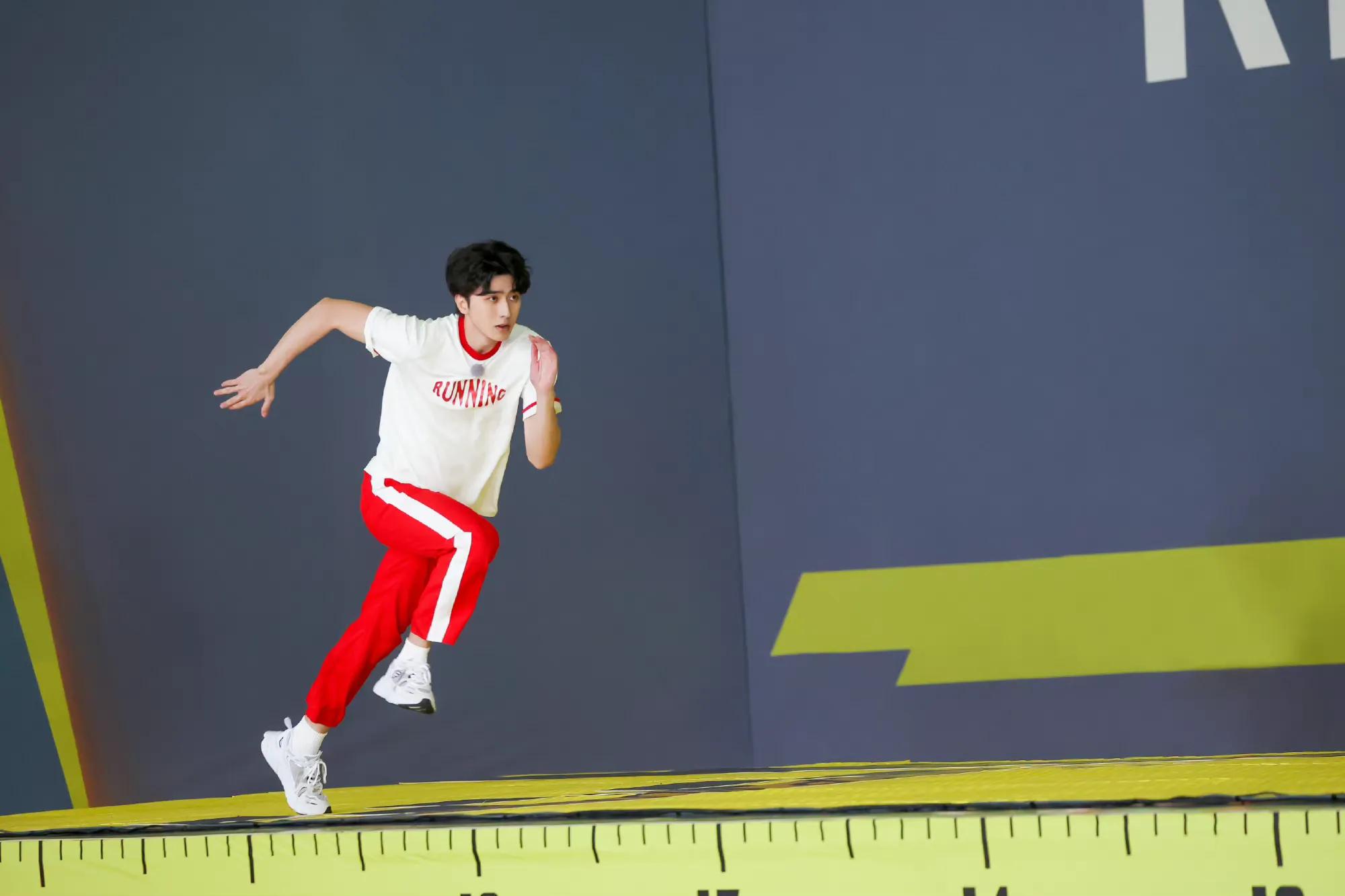 奔跑吧第十季：史上最强踢馆阵容 冠军们在生活中也是“搞笑”达人