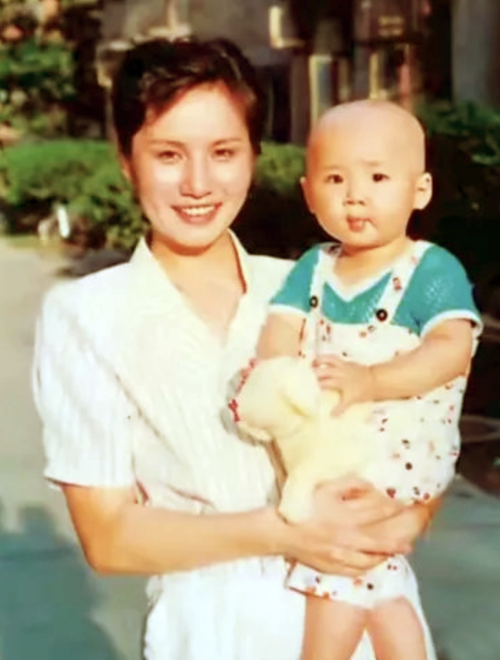 主播徐俐：与前夫相伴10年离婚，二婚丈夫给了她和儿子温暖人生