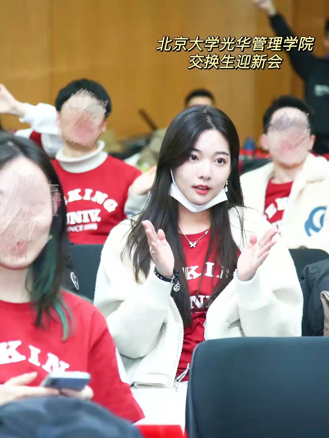 浙江一名女孩火了，从国外回北大读书，生活照曝光，颜值不低