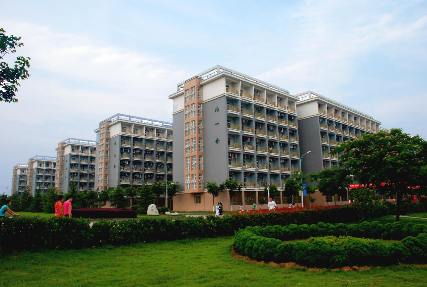 最低统考成绩220分左右文化成绩400分上下，超值捡漏武汉科技大学