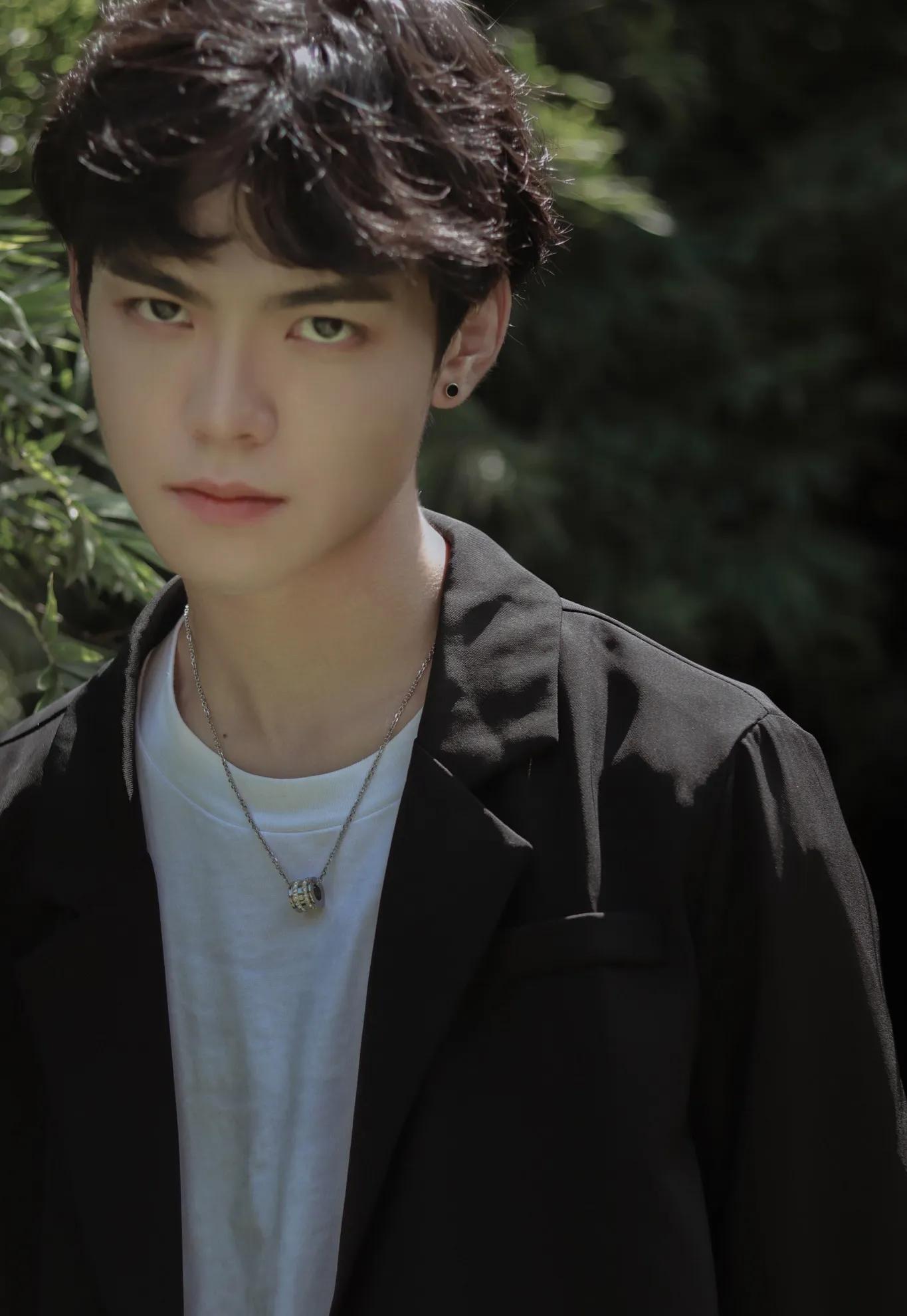 帅气的国内男模壁纸,大家快来收藏吧