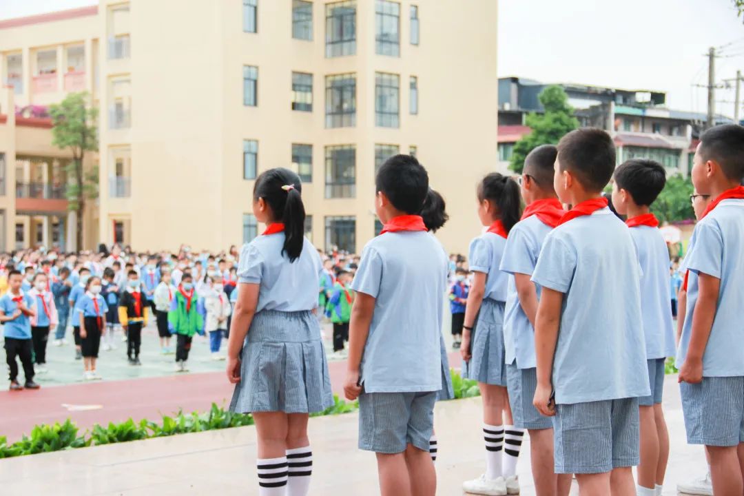 筑梦AI 智竞未来｜成都市双流区九江小学举行国旗主题活动