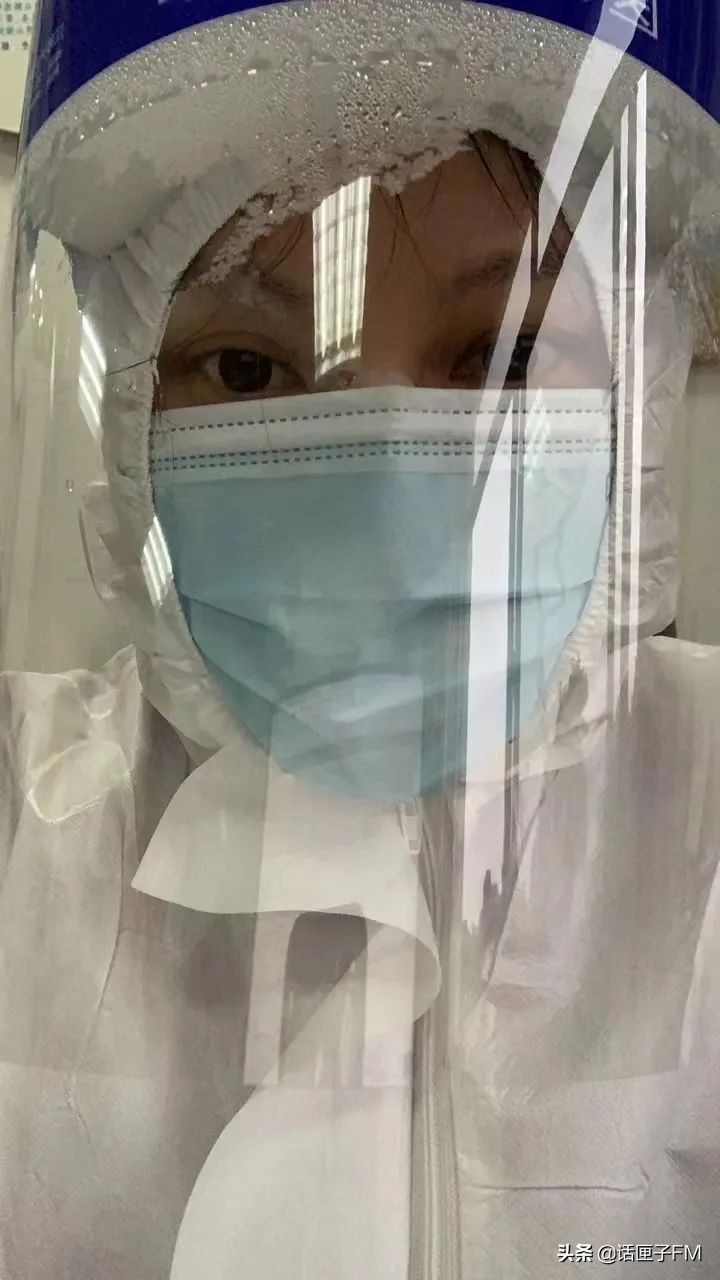 小菜场里的免费法律咨询摊儿，校园里的教授级外卖员~现在的志愿者，“卷”得漂亮