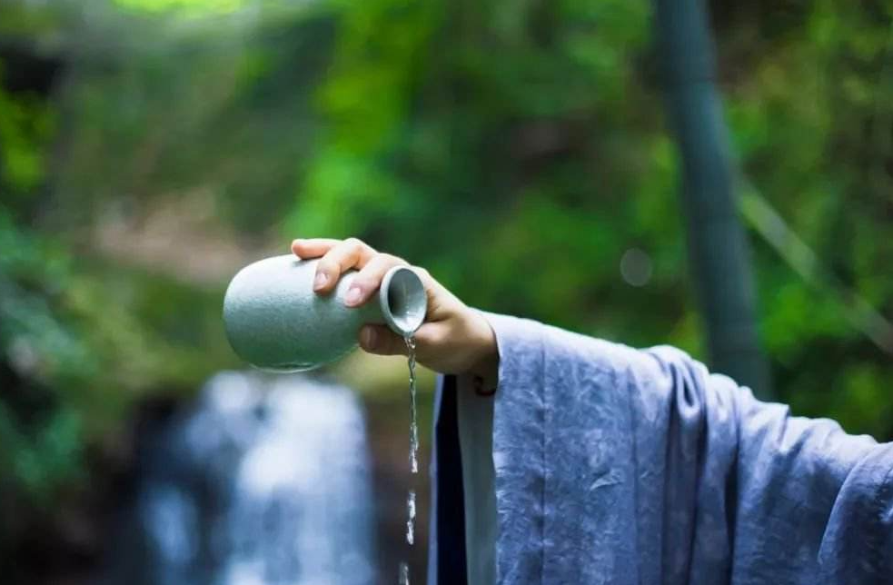 想喝粮食酒买不起茅台的，4款良心酒建议家里常备点，长辈都爱喝
