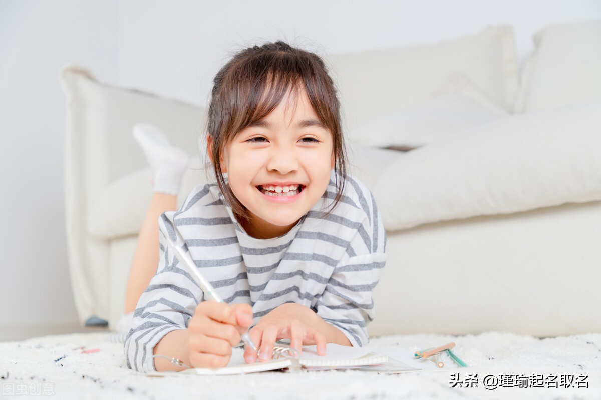 用水流湖海相关的字给宝宝起名,有着胸怀宽广,海纳百川的含义